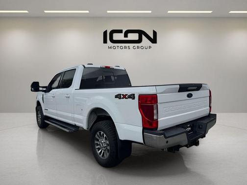 Oxford White 2022 Ford F-250 Lariat