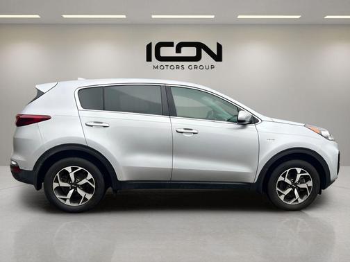 Sparkling Silver 2022 Kia Sportage LX