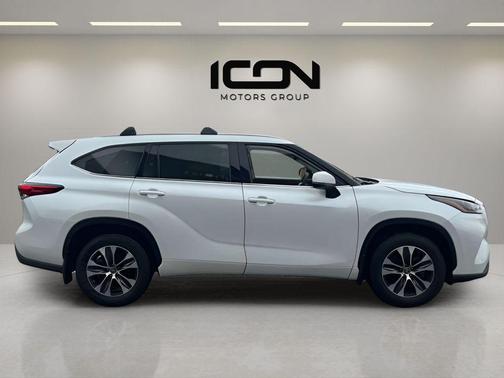 Wind Chill Pearl 2022 Toyota Highlander XLE