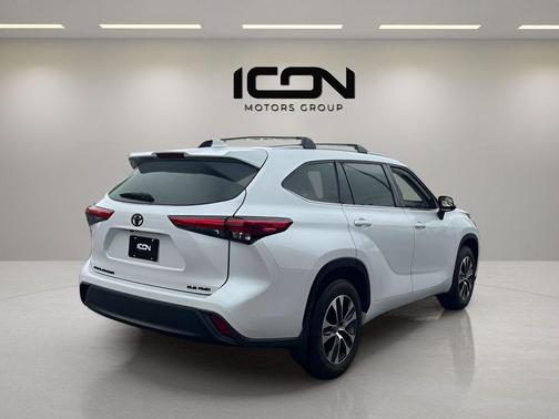 Wind Chill Pearl 2022 Toyota Highlander XLE