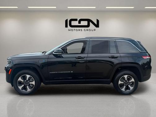 Diamond Black Crystal Pearlcoat 2024 Jeep Grand Cherokee 4xe Base
