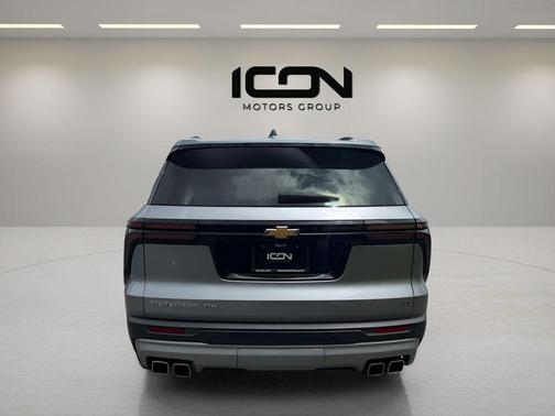 Sterling Gray Metallic 2024 Chevrolet Traverse LT