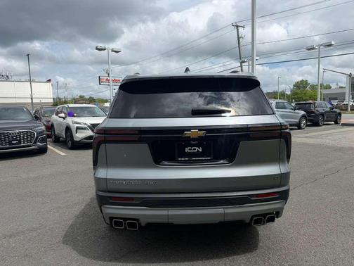 Sterling Gray Metallic 2024 Chevrolet Traverse LT