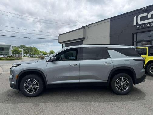 Sterling Gray Metallic 2024 Chevrolet Traverse LT