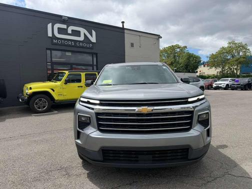 Sterling Gray Metallic 2024 Chevrolet Traverse LT