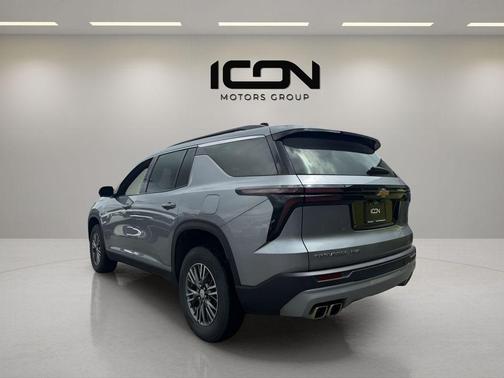 Sterling Gray Metallic 2024 Chevrolet Traverse LT