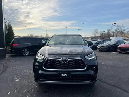 2023 Toyota Highlander Platinum