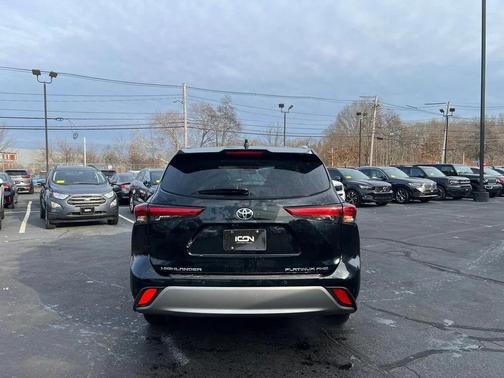 2023 Toyota Highlander Platinum