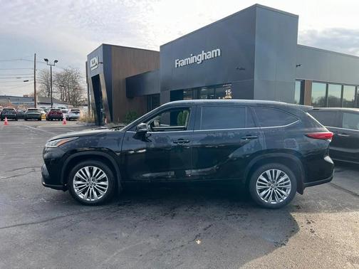 2023 Toyota Highlander Platinum