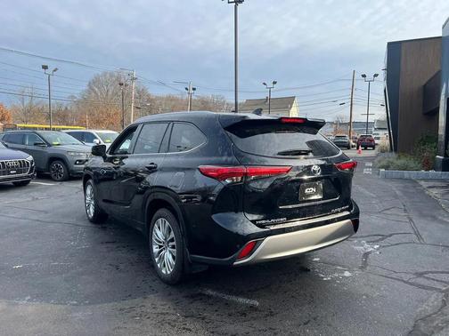 2023 Toyota Highlander Platinum