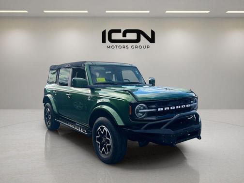 Eruption Green Metallic 2023 Ford Bronco Outer Banks