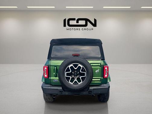 Eruption Green Metallic 2023 Ford Bronco Outer Banks
