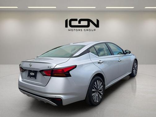 Brilliant Silver Metallic 2024 Nissan Altima 2.5 SV