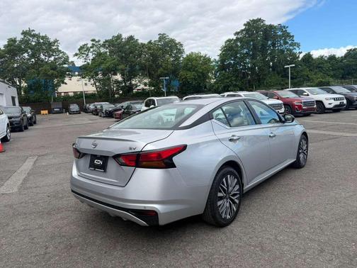 Brilliant Silver Metallic 2024 Nissan Altima 2.5 SV