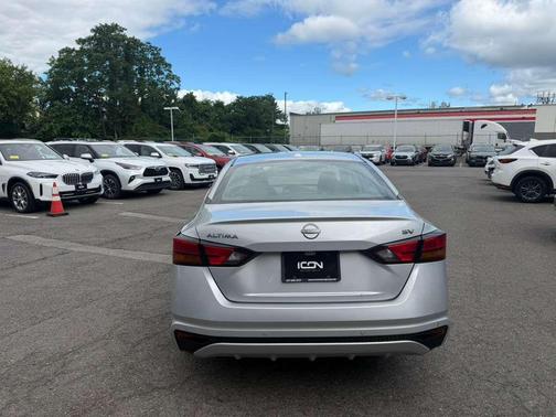 Brilliant Silver Metallic 2024 Nissan Altima 2.5 SV