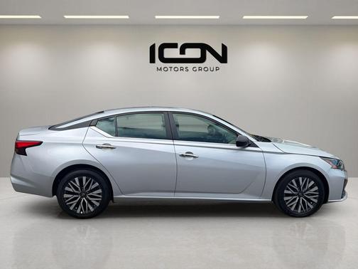 Brilliant Silver Metallic 2024 Nissan Altima 2.5 SV