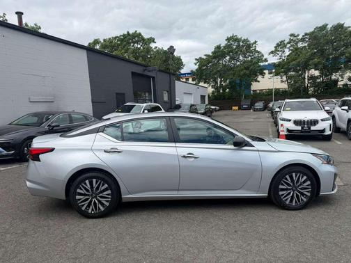 Brilliant Silver Metallic 2024 Nissan Altima 2.5 SV