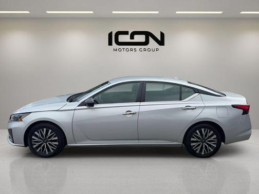 Brilliant Silver Metallic 2024 Nissan Altima 2.5 SV