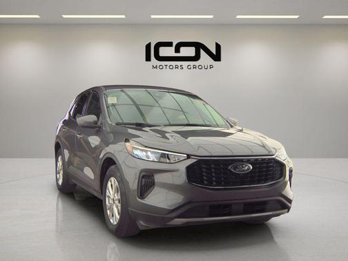 Carbonized Gray Metallic 2023 Ford Escape Active