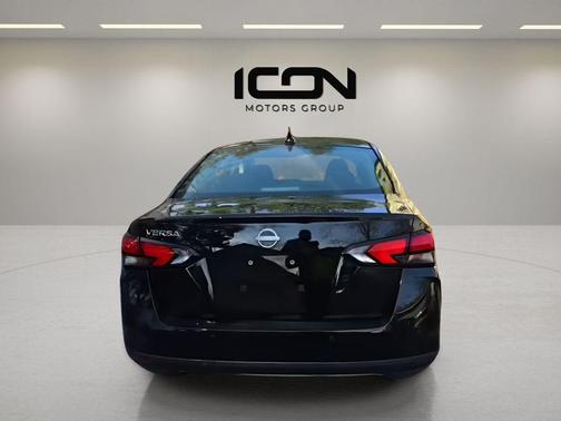 Super Black 2025 Nissan Versa 1.6 SV