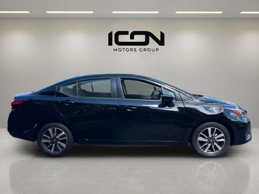 Super Black 2025 Nissan Versa 1.6 SV