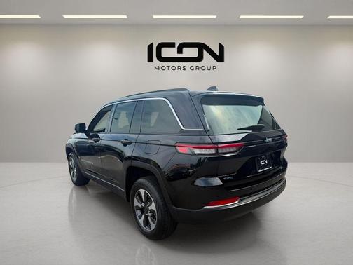 Diamond Black Crystal Pearlcoat 2024 Jeep Grand Cherokee 4xe Base
