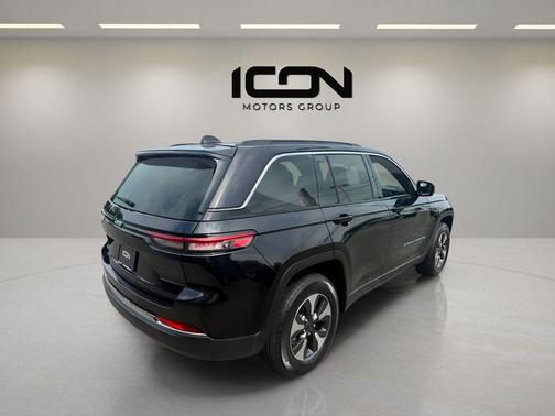 Diamond Black Crystal Pearlcoat 2024 Jeep Grand Cherokee 4xe Base