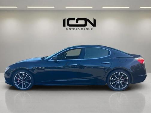 2022 Maserati Ghibli Modena Q4