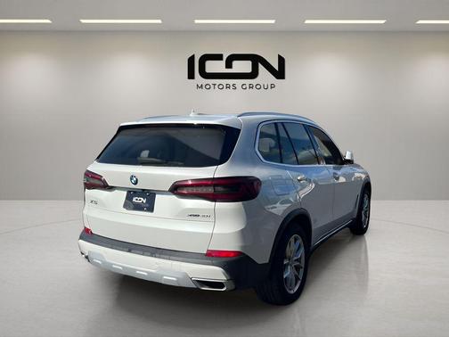 Mineral White Metallic 2021 BMW X5 xDrive40i