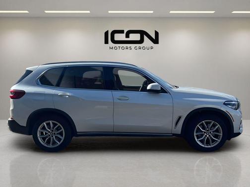 Mineral White Metallic 2021 BMW X5 xDrive40i