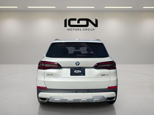 Mineral White Metallic 2021 BMW X5 xDrive40i
