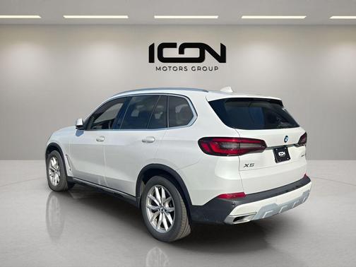 Mineral White Metallic 2021 BMW X5 xDrive40i
