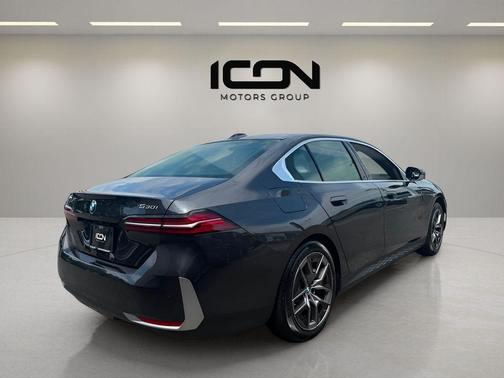 Dark Graphite Metallic 2026 BMW 530 xDrive