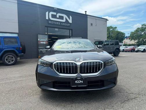 Dark Graphite Metallic 2026 BMW 530 xDrive