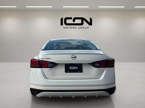 Glacier White 2025 Nissan Altima 2.5 SV