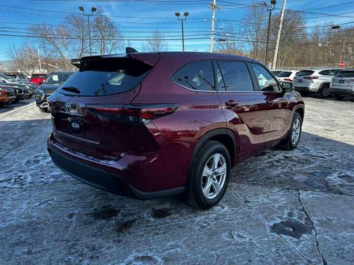 2024 Toyota Highlander LE