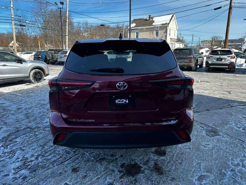 2024 Toyota Highlander LE