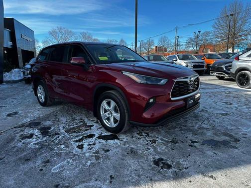 2024 Toyota Highlander LE