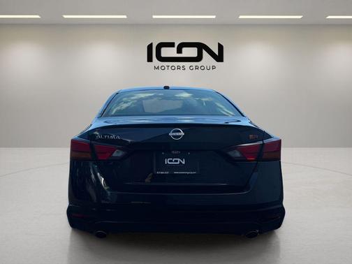 Super Black 2024 Nissan Altima SR FWD