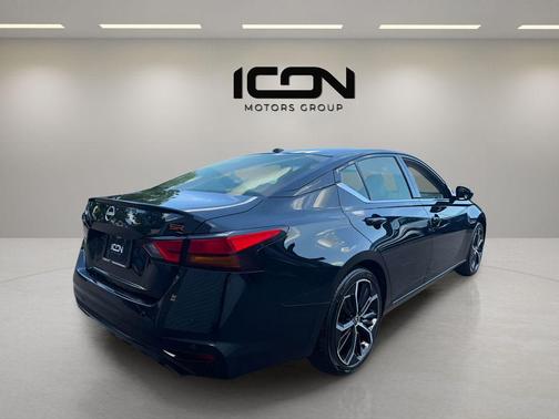 Super Black 2024 Nissan Altima SR FWD