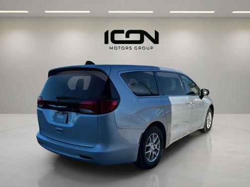 Silver Mist Clearcoat 2023 Chrysler Voyager LX