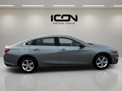 Sterling Gray Metallic 2023 Chevrolet Malibu FWD 1LT