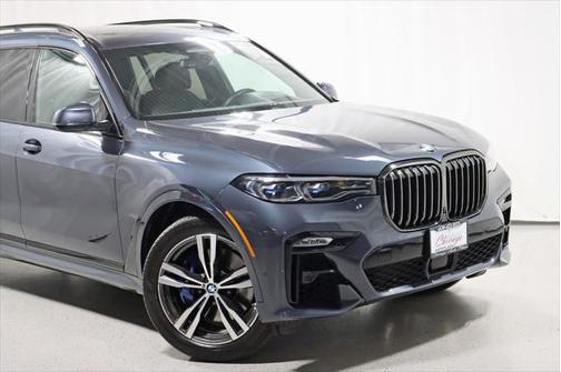 2022 BMW X7 M50i