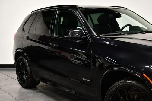 Photo 3 of 50 of 2017 BMW X5 xDrive35i