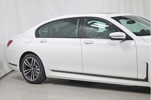 2022 BMW 740 i xDrive