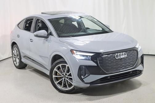 2022 Audi e-tron Premium Plus