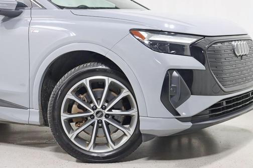 2022 Audi e-tron Premium Plus