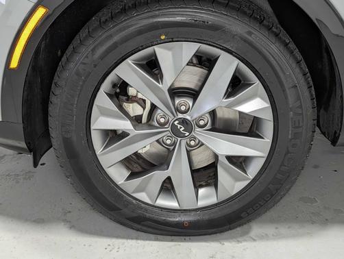 Wolf Gray 2023 Kia Sportage SX