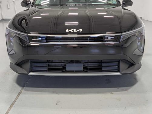 Aurora Black Pearl 2025 Kia K4 EX