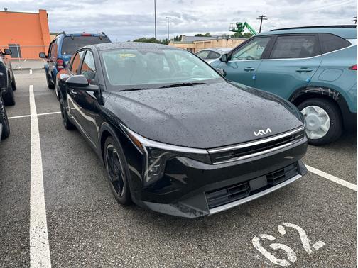 Aurora Black Pearl 2025 Kia K4 EX